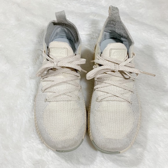 Women’s Nike Free Training Flyknit 3 Sneakers in Champagne Size 7.5 - Picture 2 of 10